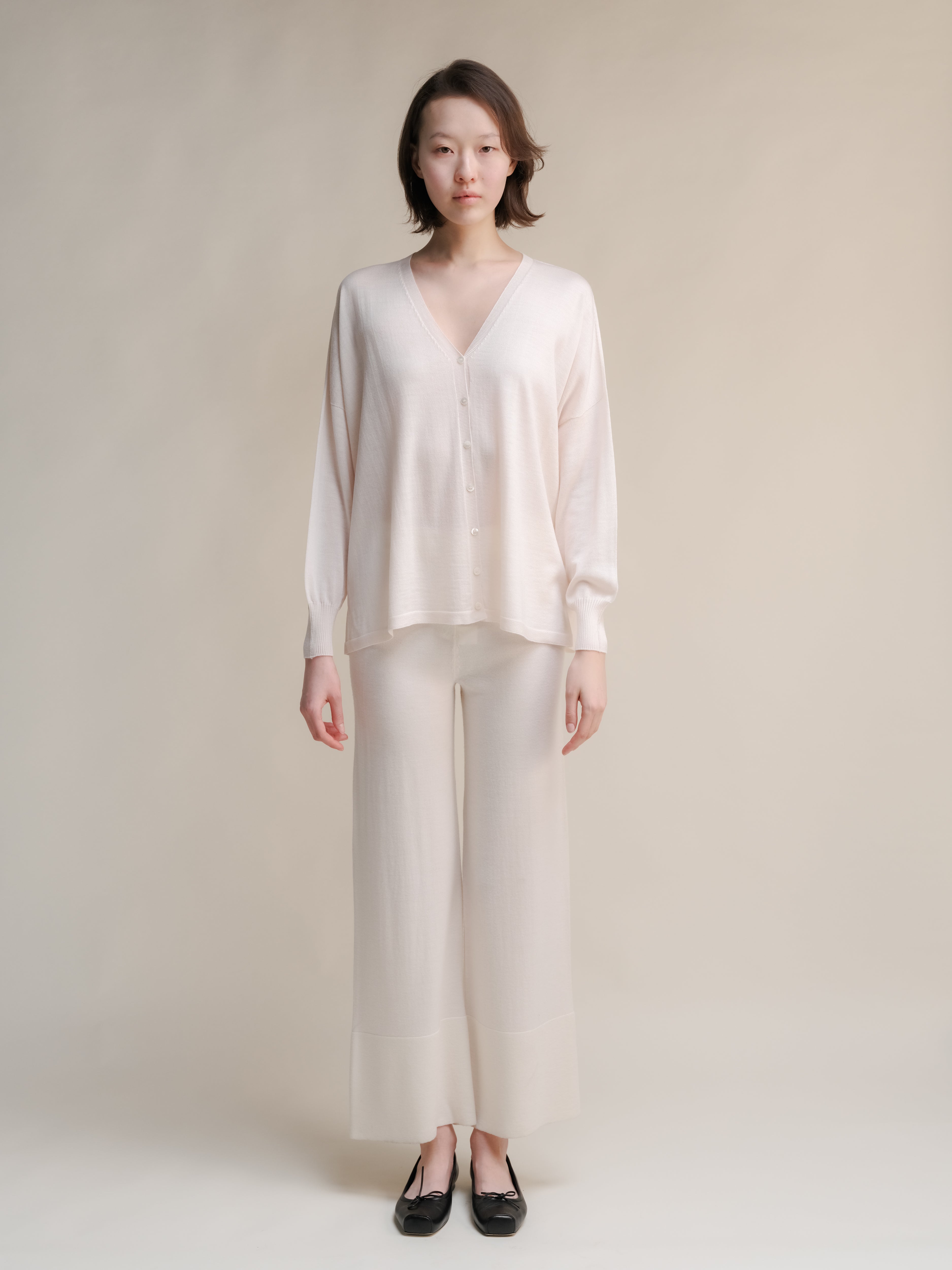 Extra Fine Merino Wool Oversized V-Neck Cardigan (3D-Knit)