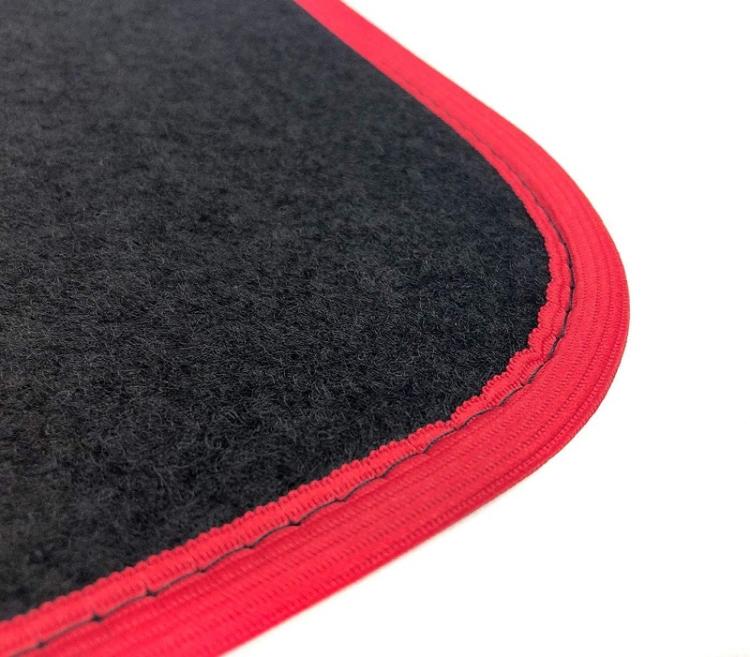 Set 4 Tappetini In Moquette Per Auto Universali Tappeti Con Battitacco Nero