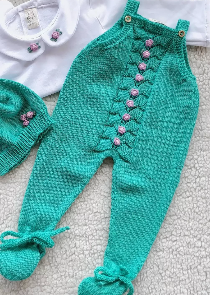 Salopette con rose in cotone