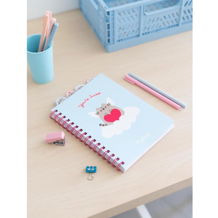 Quaderno Appunti A5 (Pusheen the Cat Purrfect) Love Collection Taccuino con Anelli Bullet Journal Puntinato Diviso in Sezioni con 4 Separatori e Copertina Morbida, 160 Pagine | Scuola Cancelleria, Diario Personale